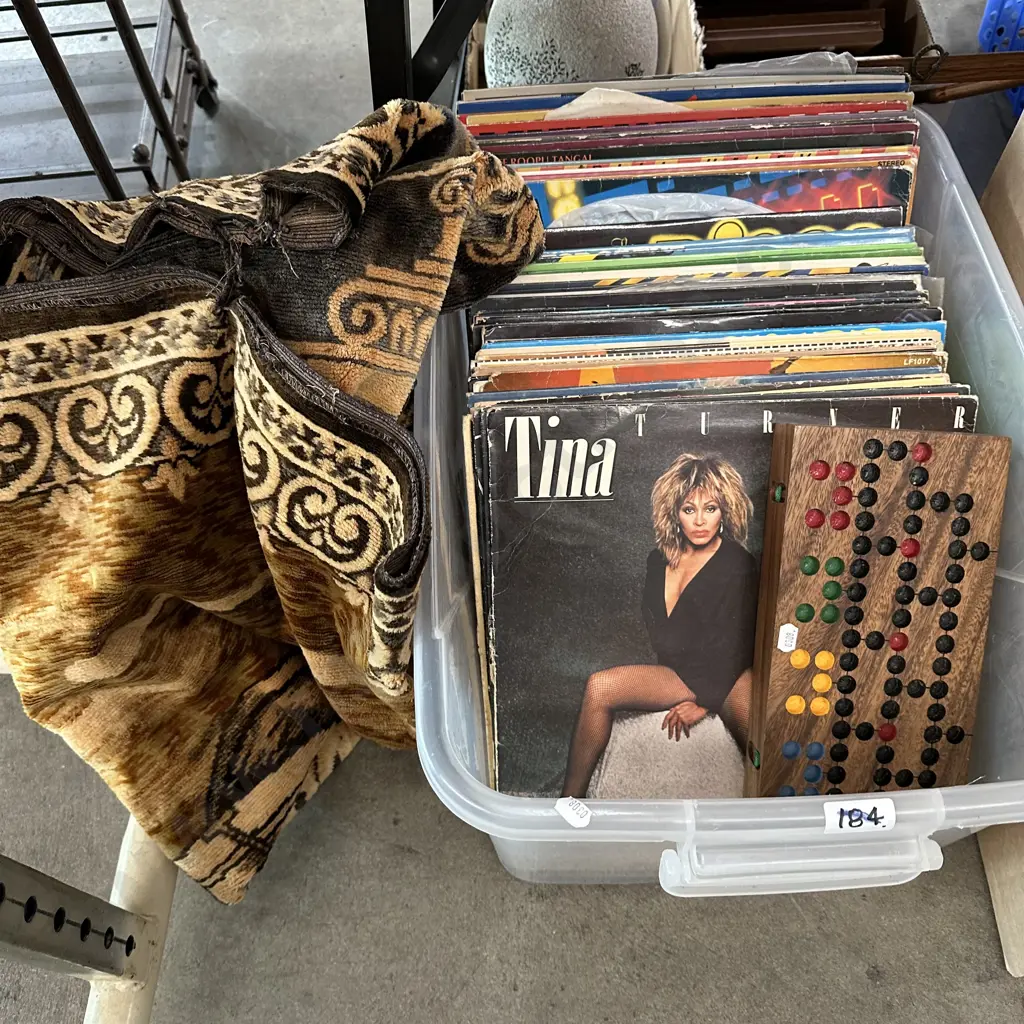 Dinner set, silk hanging, LPs, game Image 1++