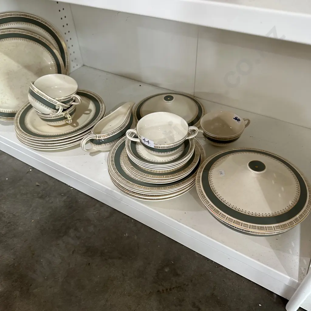 Dinner set, silk hanging, LPs, game Image 1++