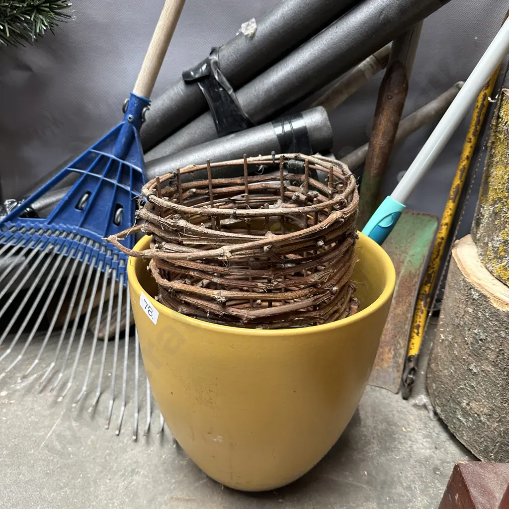 Garden pot, tools etc Image 1++