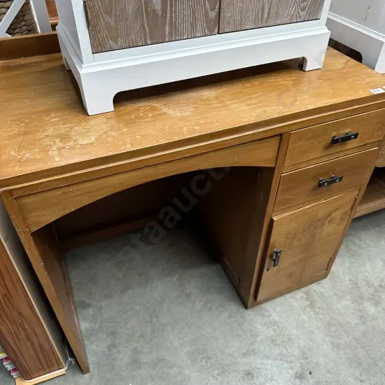 Rimu desk