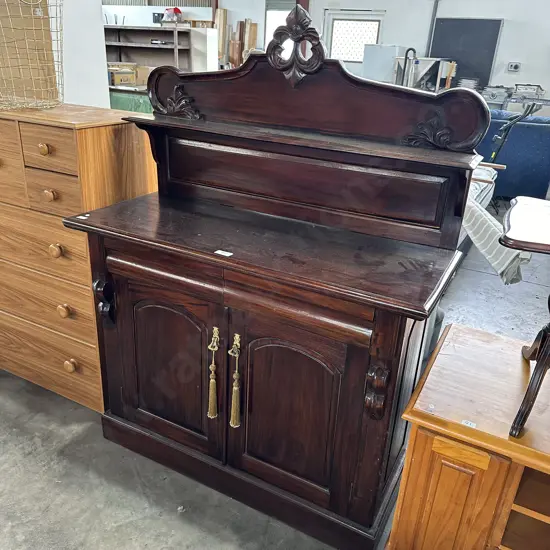 Chiffonier