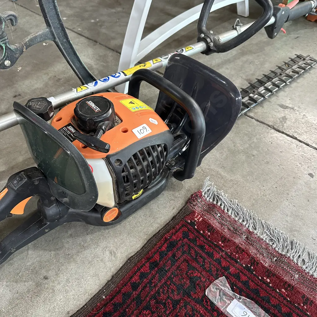 Petrol hedge trimmer Image 1++