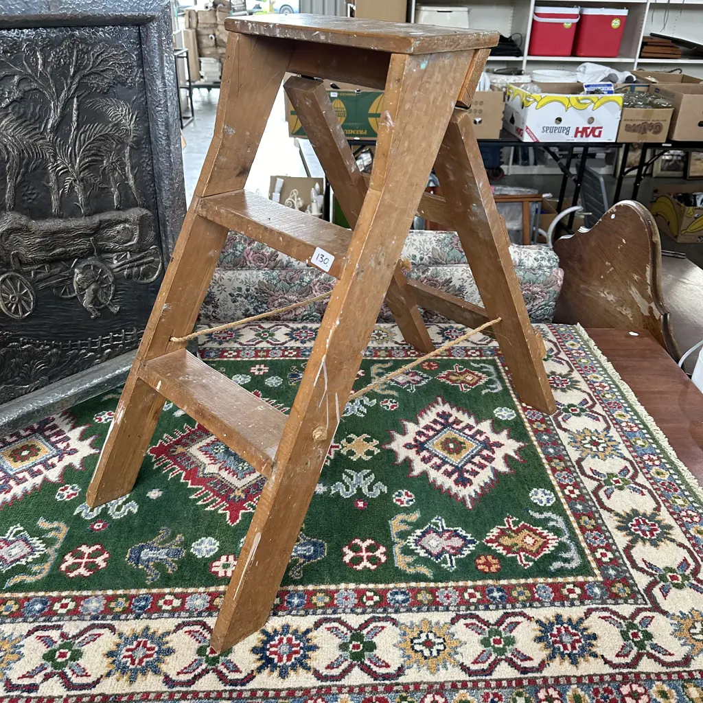 Cute wooden step Image 1++