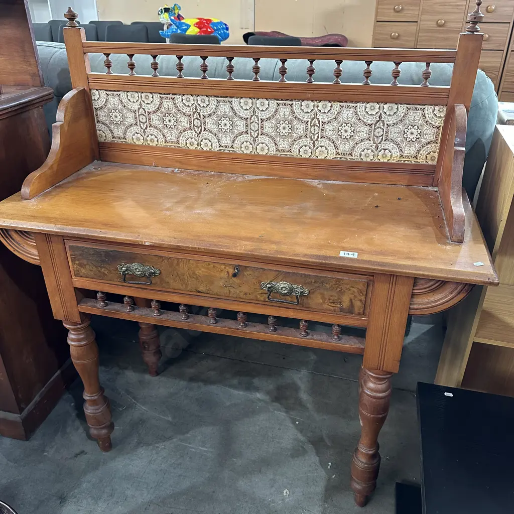 Kauri wash stand Image 1++