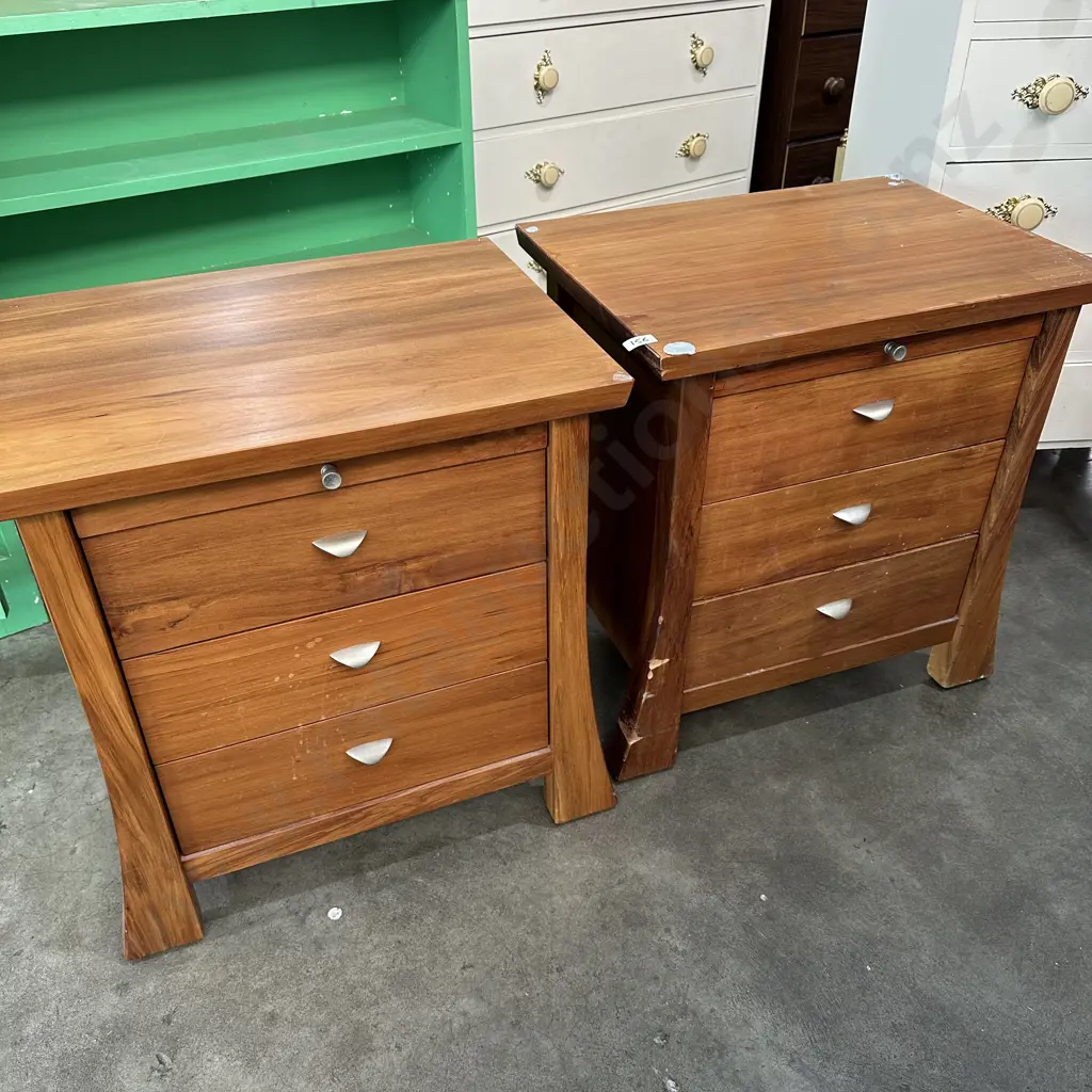 Pr Solid Rimu bedsides (some damage to a leg) Image 1++