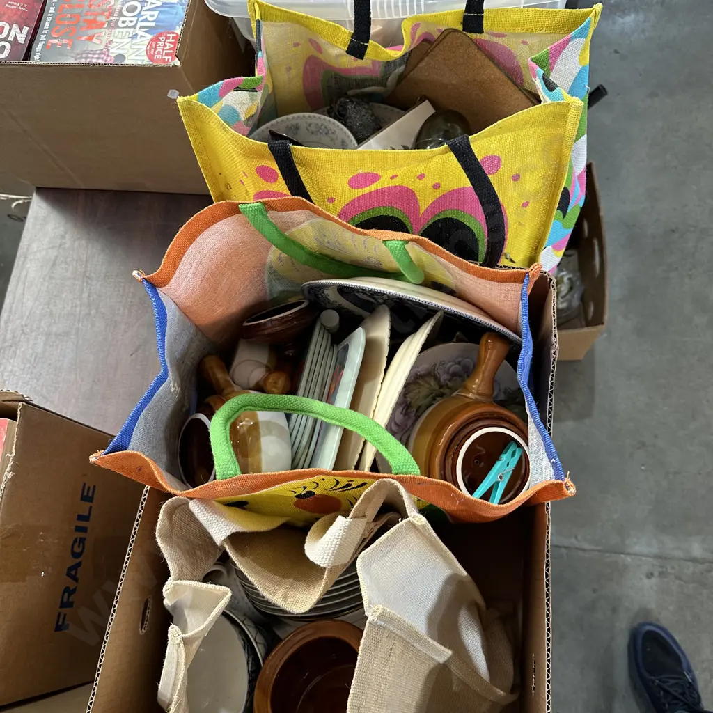 3 bags of china and pottery Image 1++