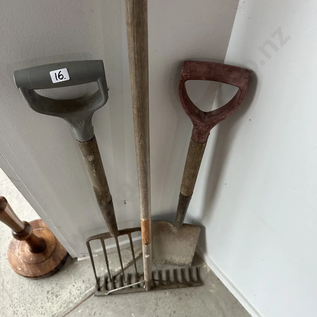 3 garden tools Image 1++