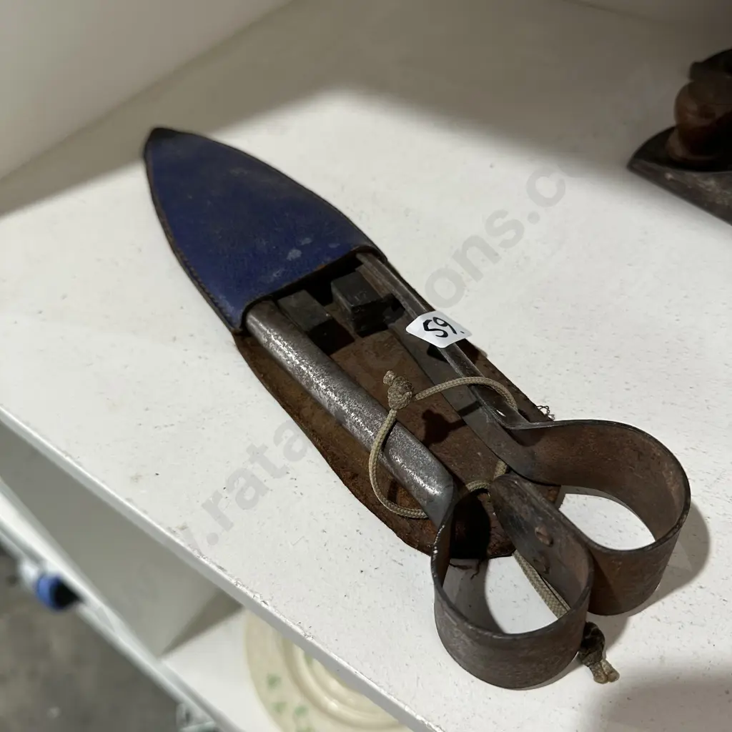 Shears and sheath Image 1++