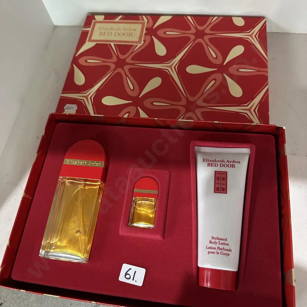 Red Door boxed set Image 1++