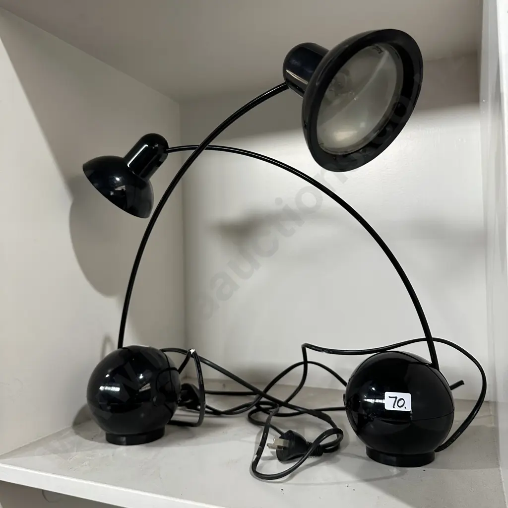 Pr lamps (one needs new cord) Image 1++