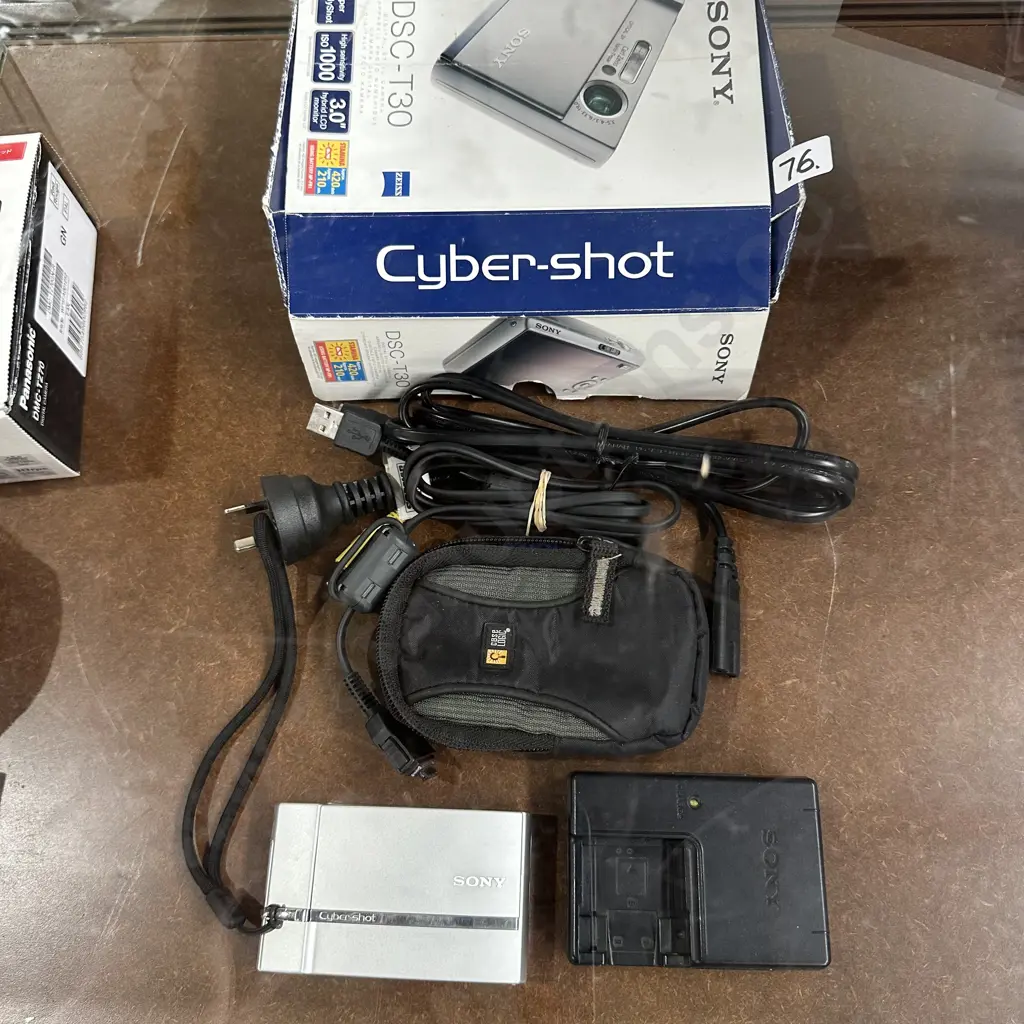 Sony Cybershot and accessories Image 1++