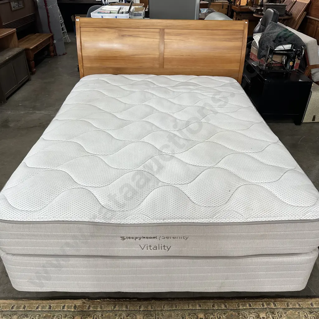 Very tidy Queen bed with Rimu headboard Image 1++