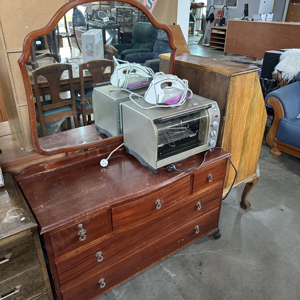 Solid mahogany dresser with locking draw Image 1++