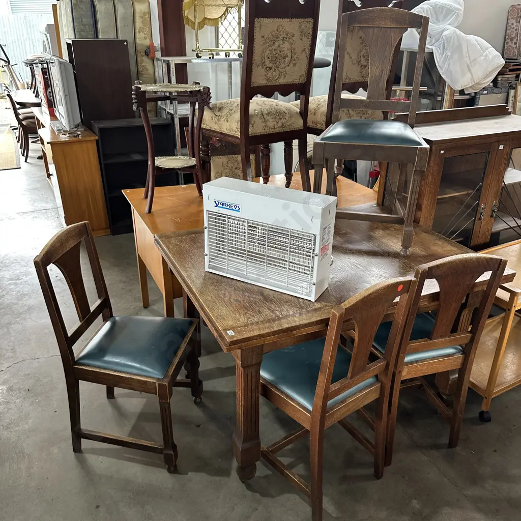 Oak extendable table and 4 chairs- average Image 1++