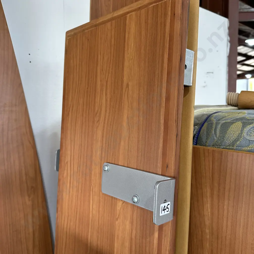 3 x bracketed shelves Image 1++