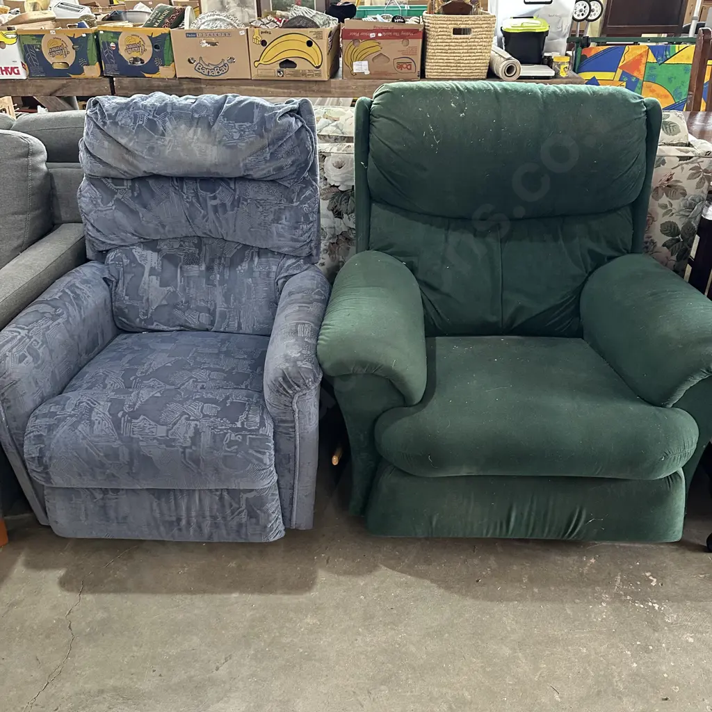 2 LaZboy chairs - both need a clean Image 1++