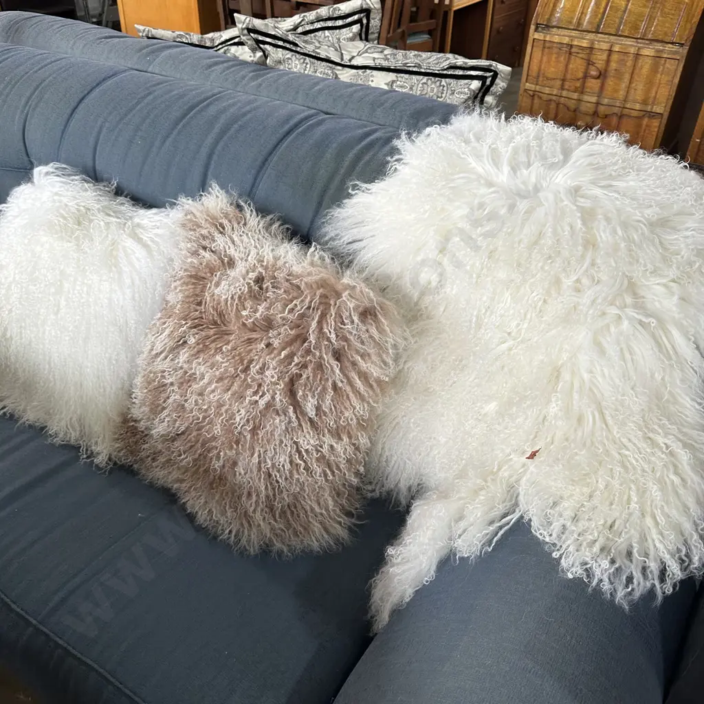 Mohair rug and cushions Image 1++