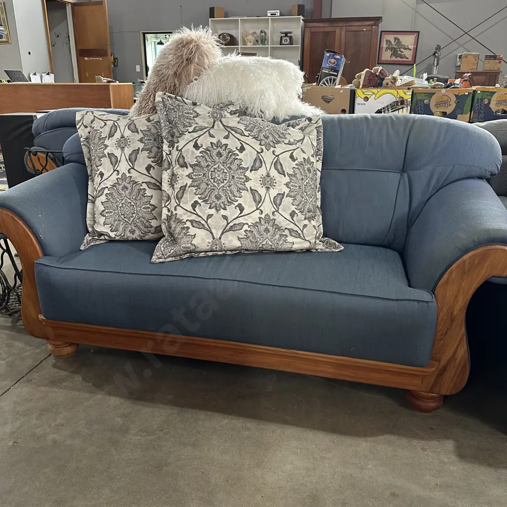 2 & 3 seater lounge suite Image 1++