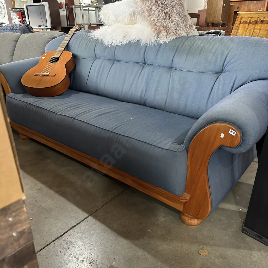 2 & 3 seater lounge suite Image 1++