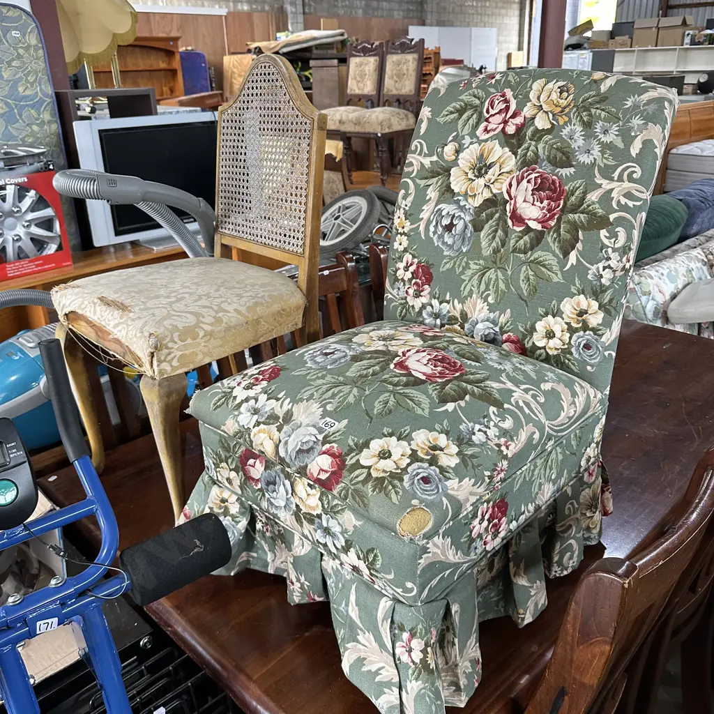 Floral bedroom chair Image 1++