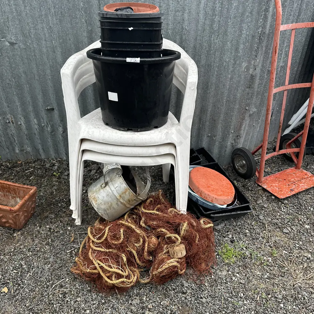 Fishing net, chairs and planters Image 1++