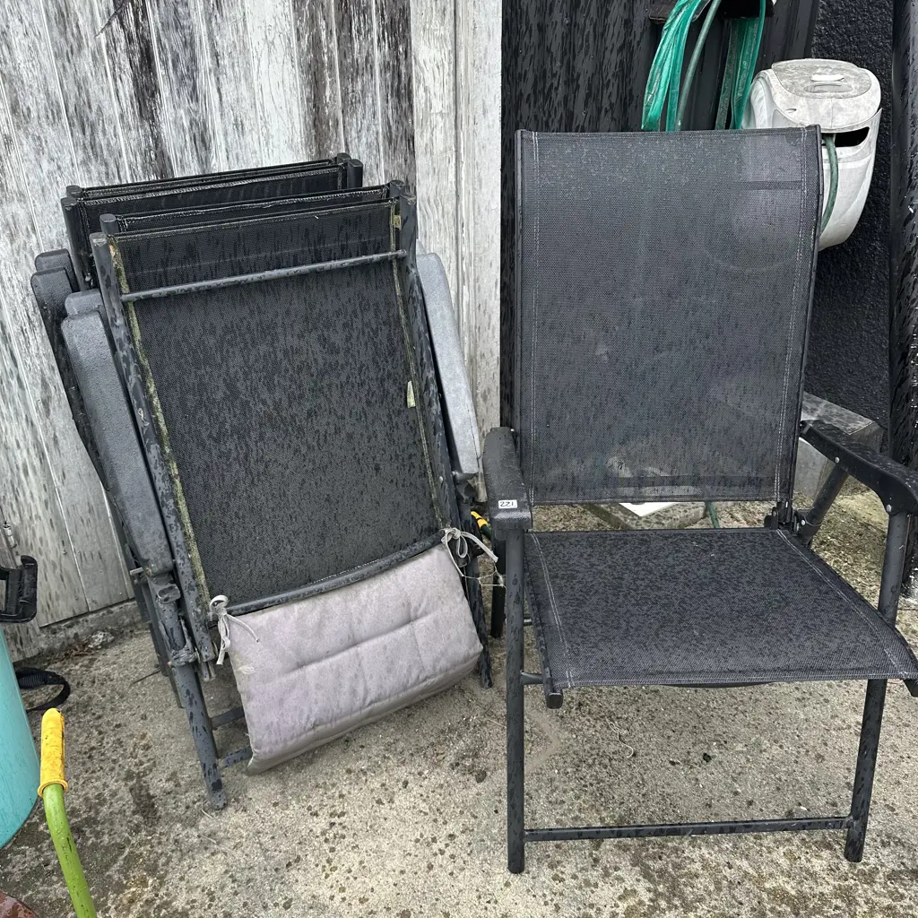 set 4 outdoor chairs used- plus 1 newer chair Image 1++