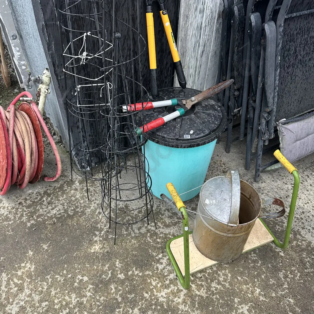 Gardening items inc growing stands Image 1++
