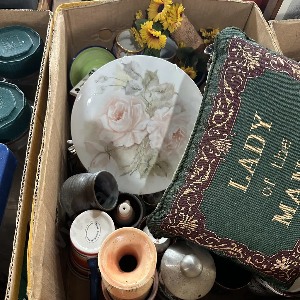 3 box lots decprations, pottery etc Image 1++