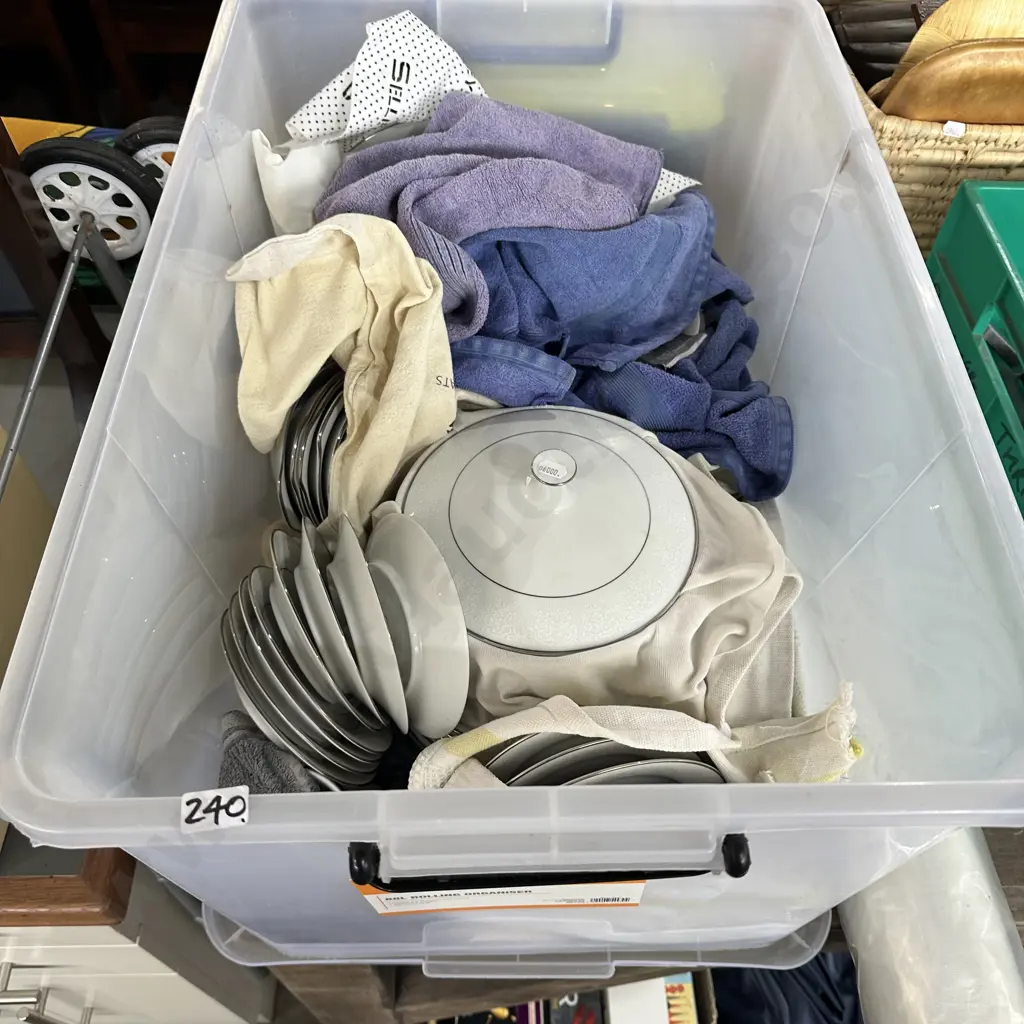 Large bin of dinner set Image 1++
