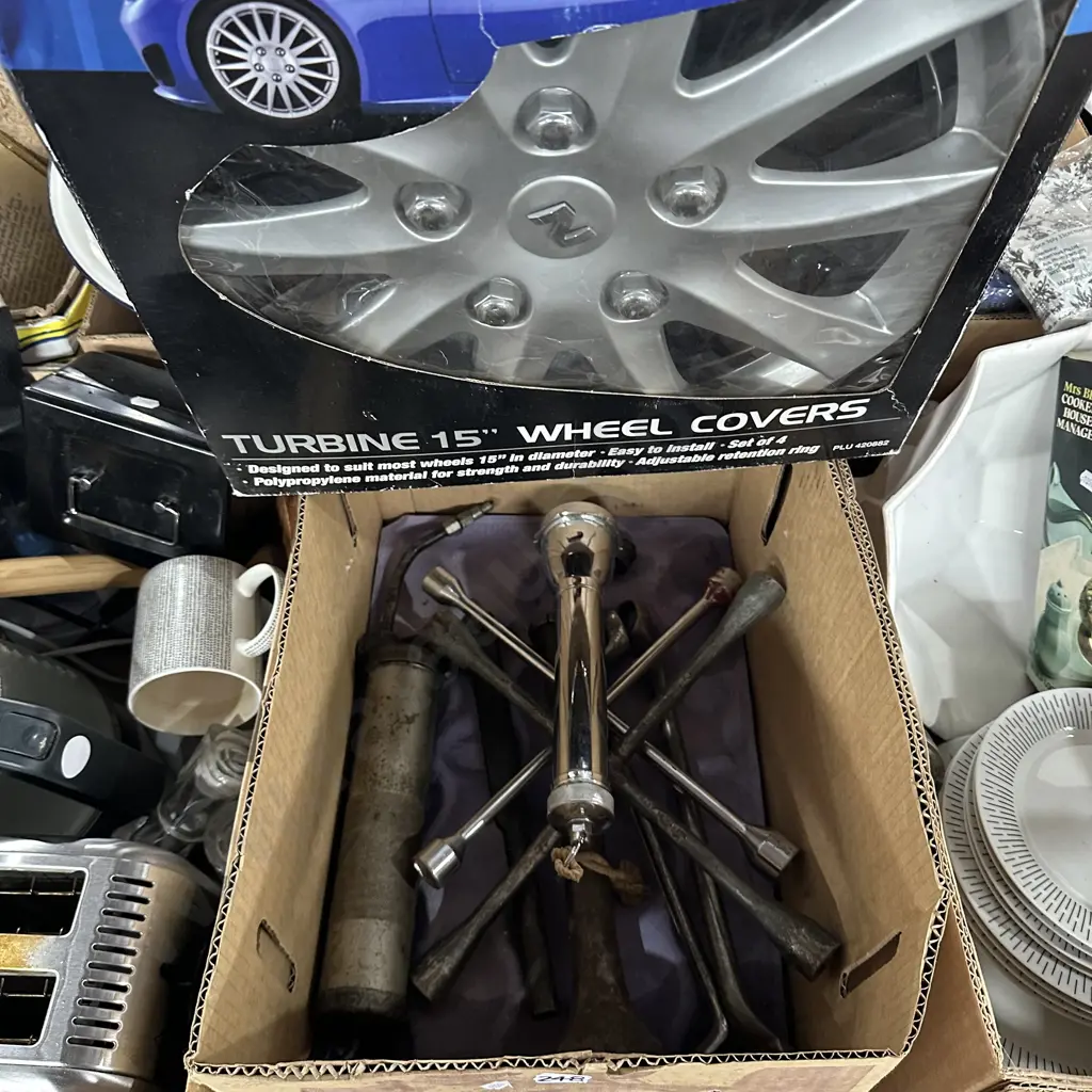 Tools and wheel covers Image 1++