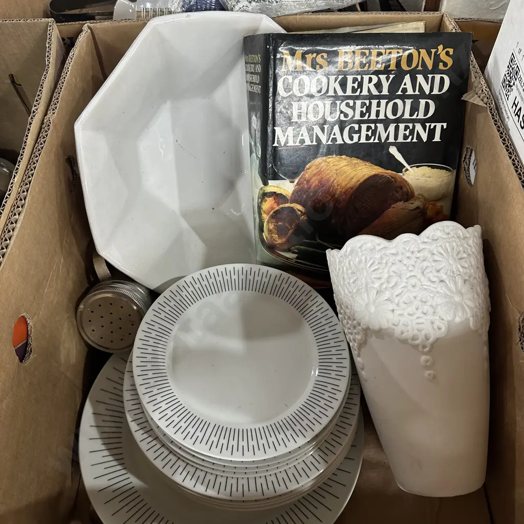 Cook book, vase etc Image 1++