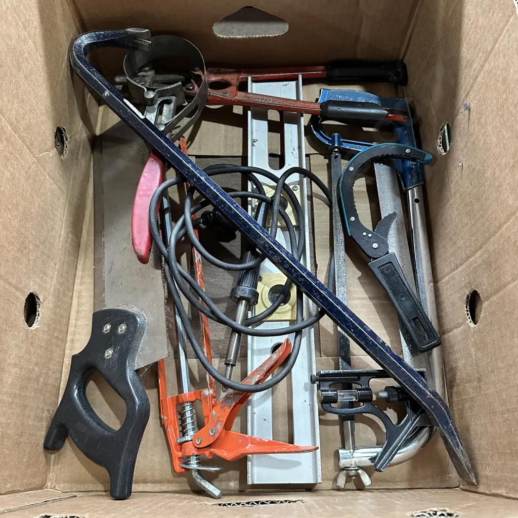 Tools inc crow bar Image 1++