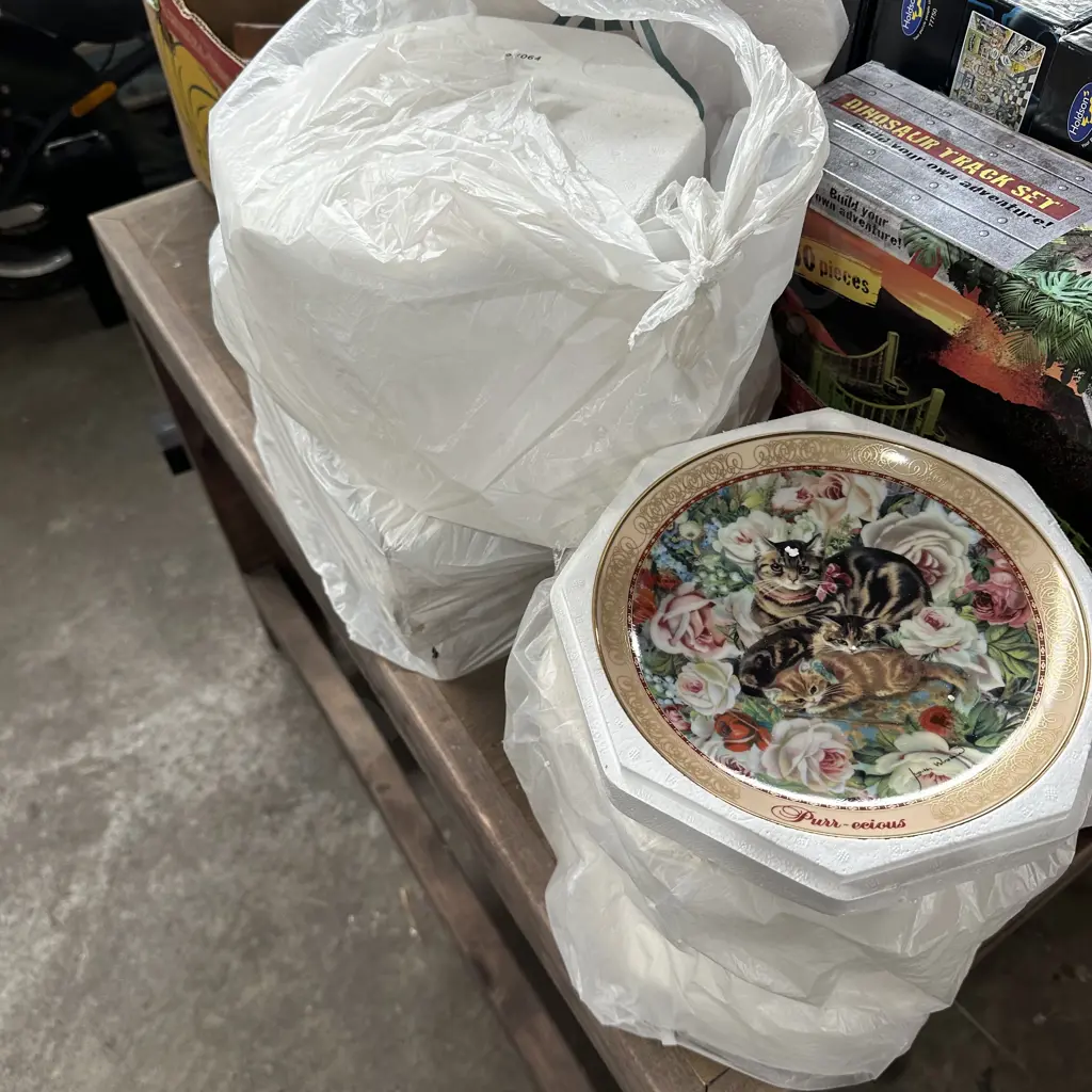 Box set approx 12 plates Image 1++