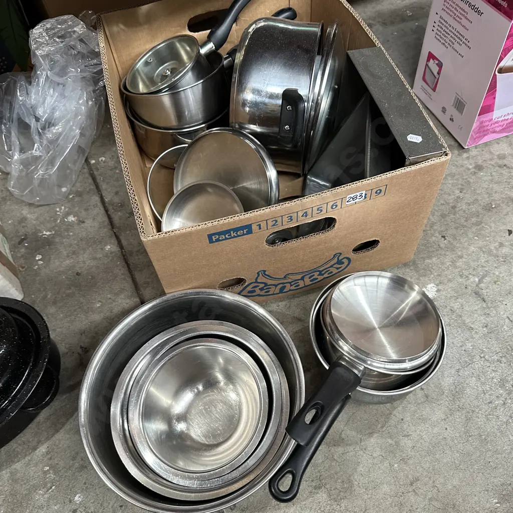 Set mixing bowls and pots Image 1++