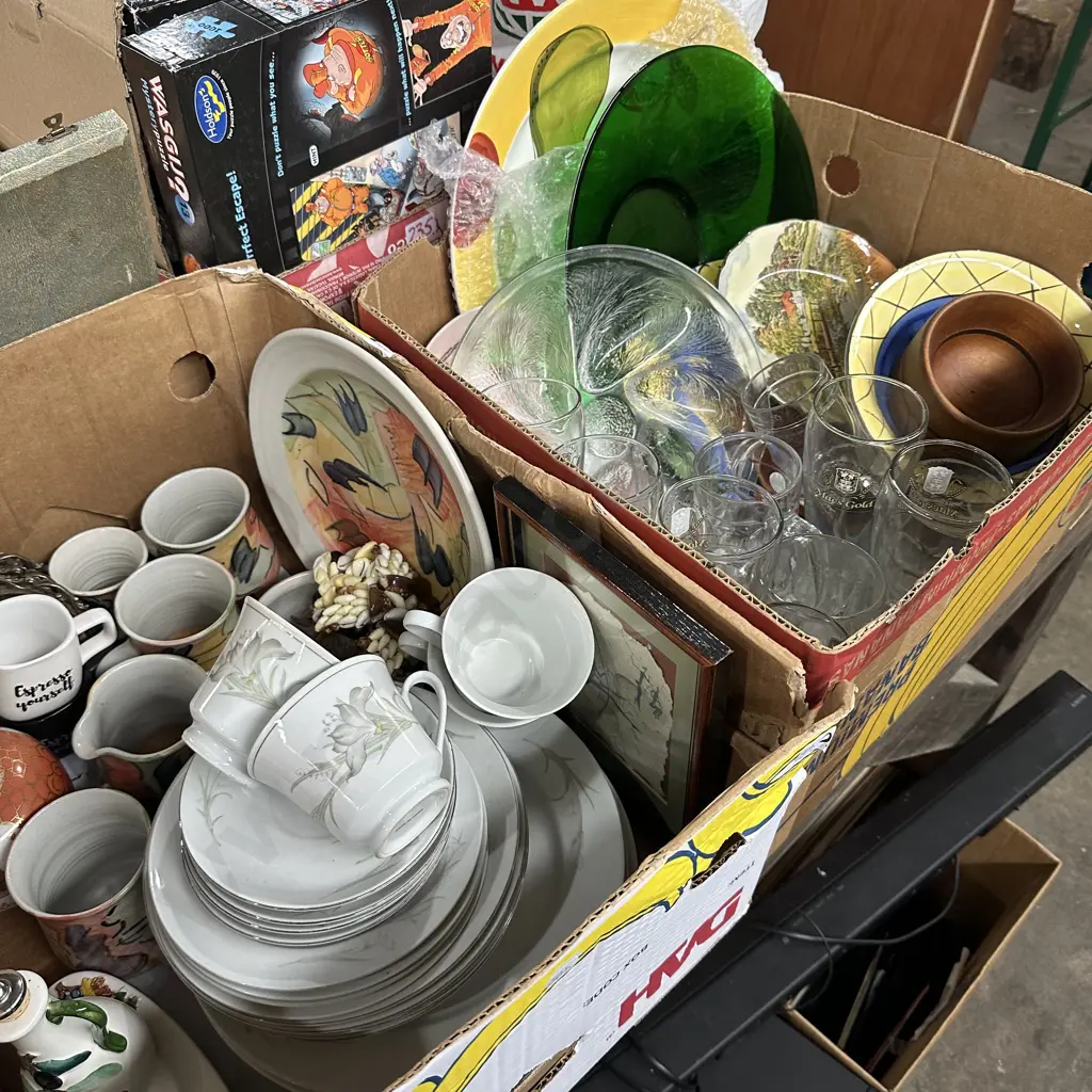 2 box pottery etc inc RD and large platter Image 1++