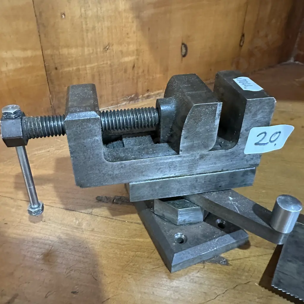 Small Precision 360 rotational metal vice Image 1++