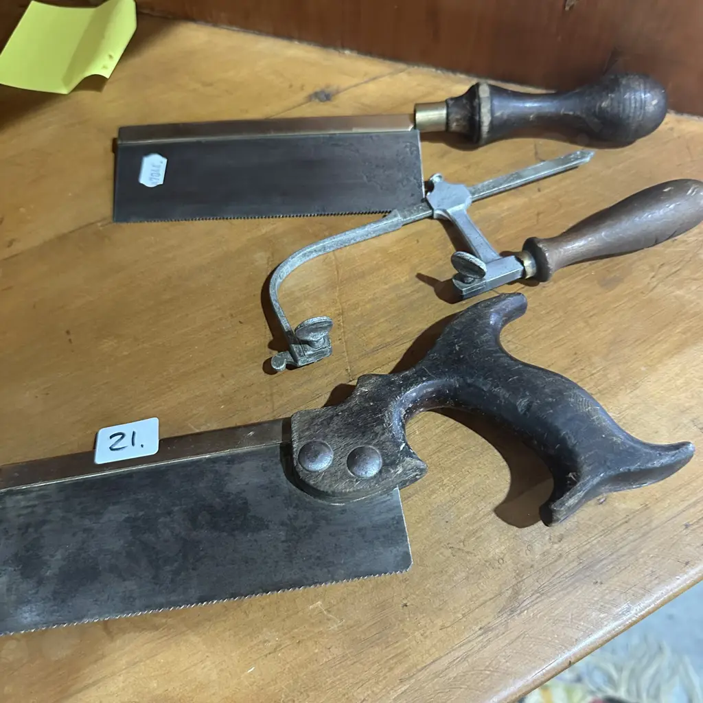 Antique miniature carpenters saws plus jewellery saw Image 1++