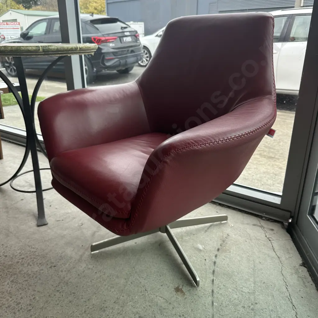 Red Leather Paulack swivel chair Image 1++
