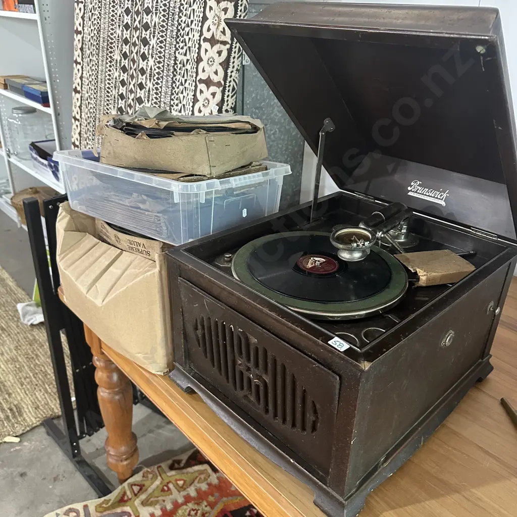 Brunswick Gramophone with records Image 1++
