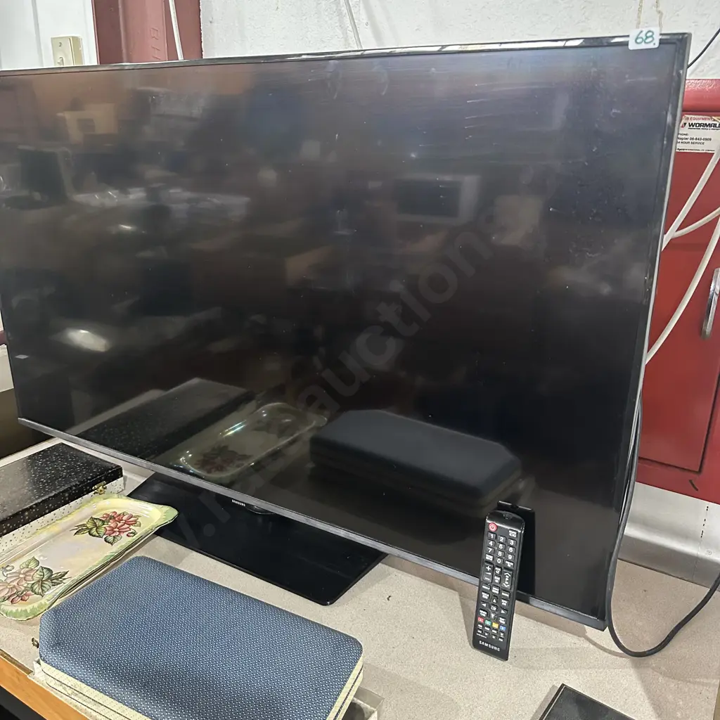 Samsung 48inch TV plus modern stand Image 1++