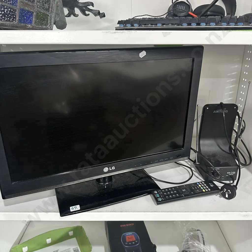LG 22inch TV plus antenna Image 1++