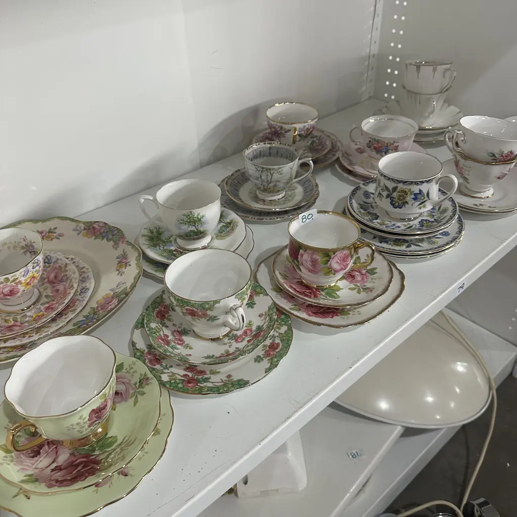 Shelf lot collectable china Image 1++