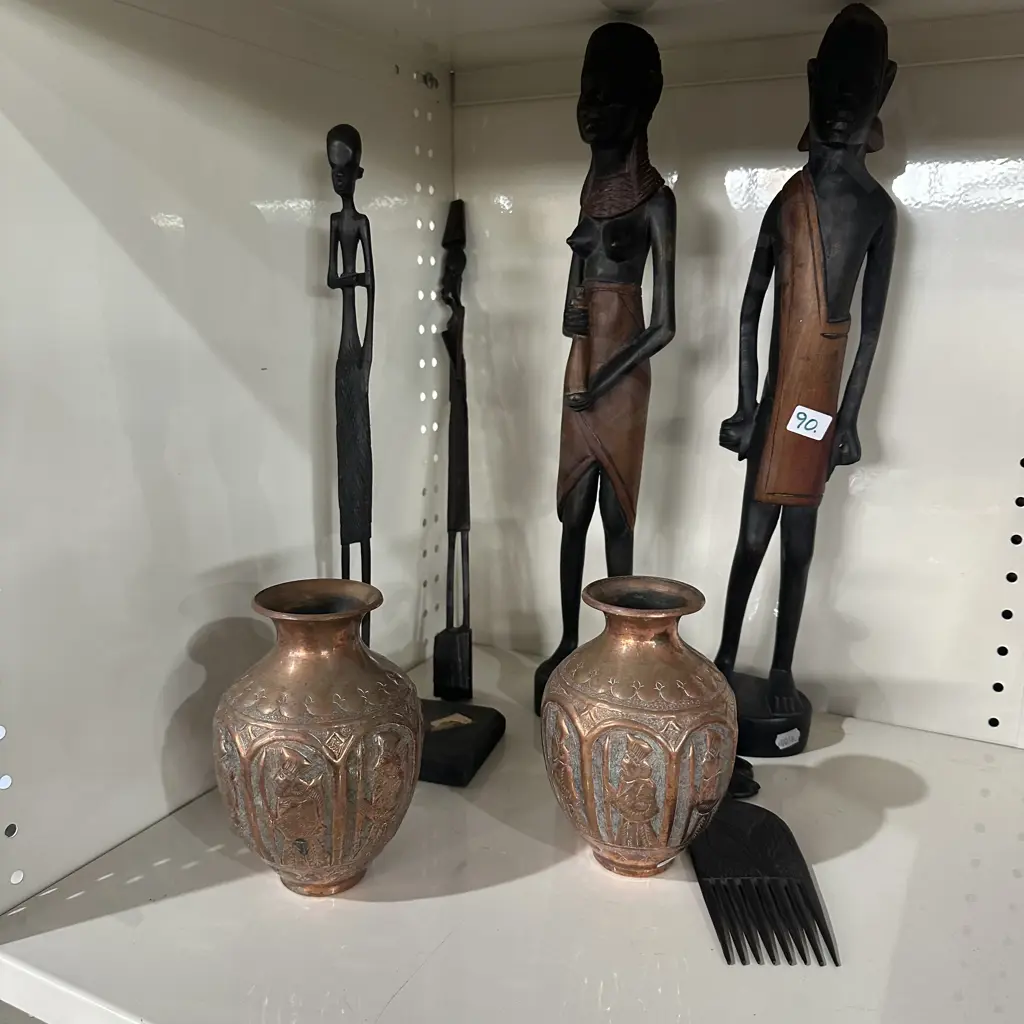 Figures and vases Image 1++