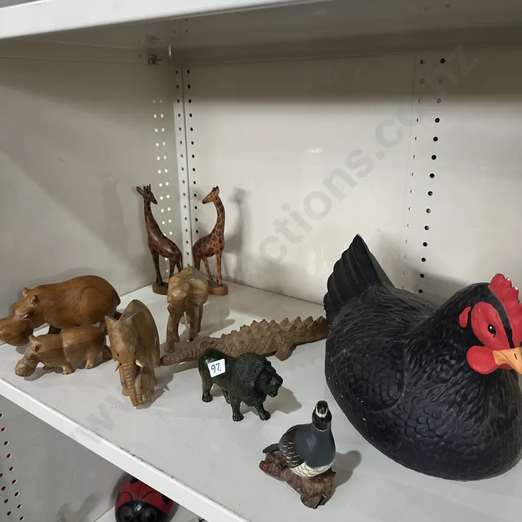 Shelf lot animals Image 1++