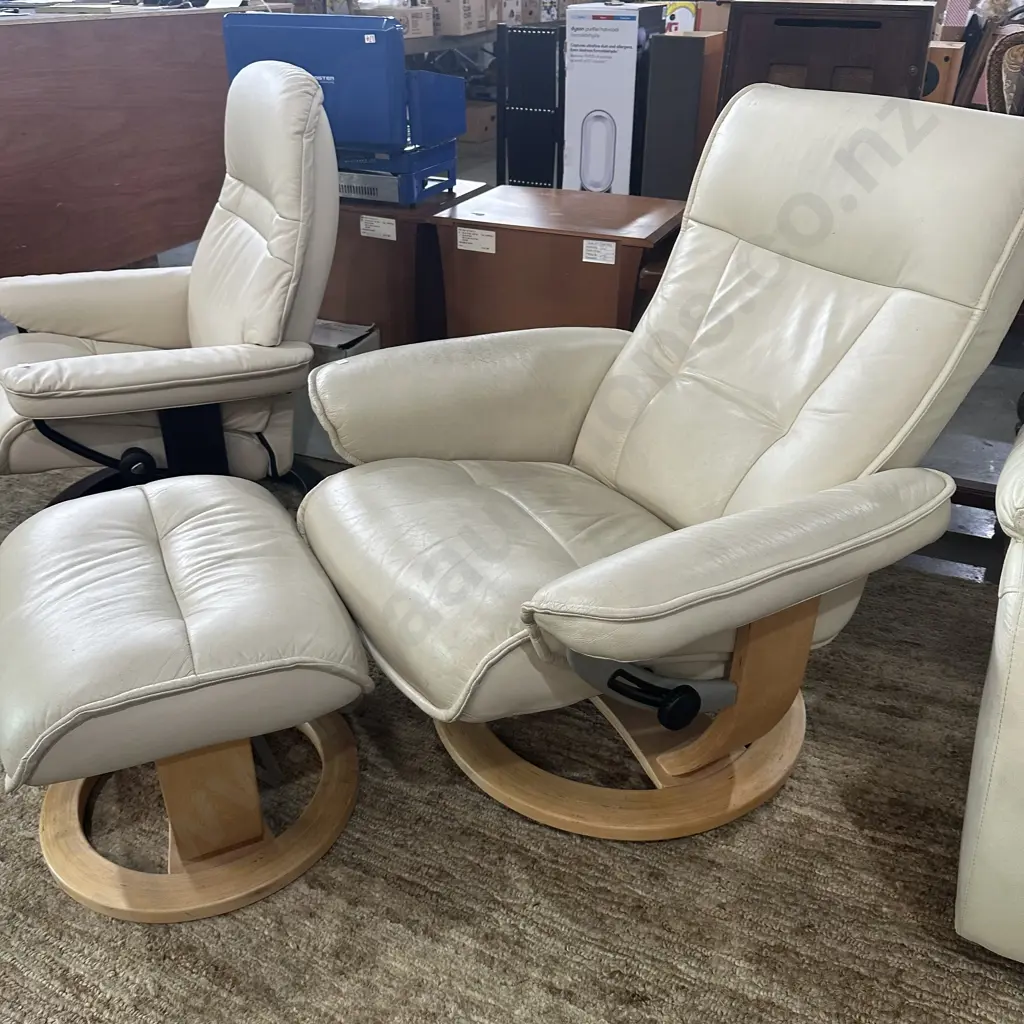 Leather chair and rest (worn) Image 1++