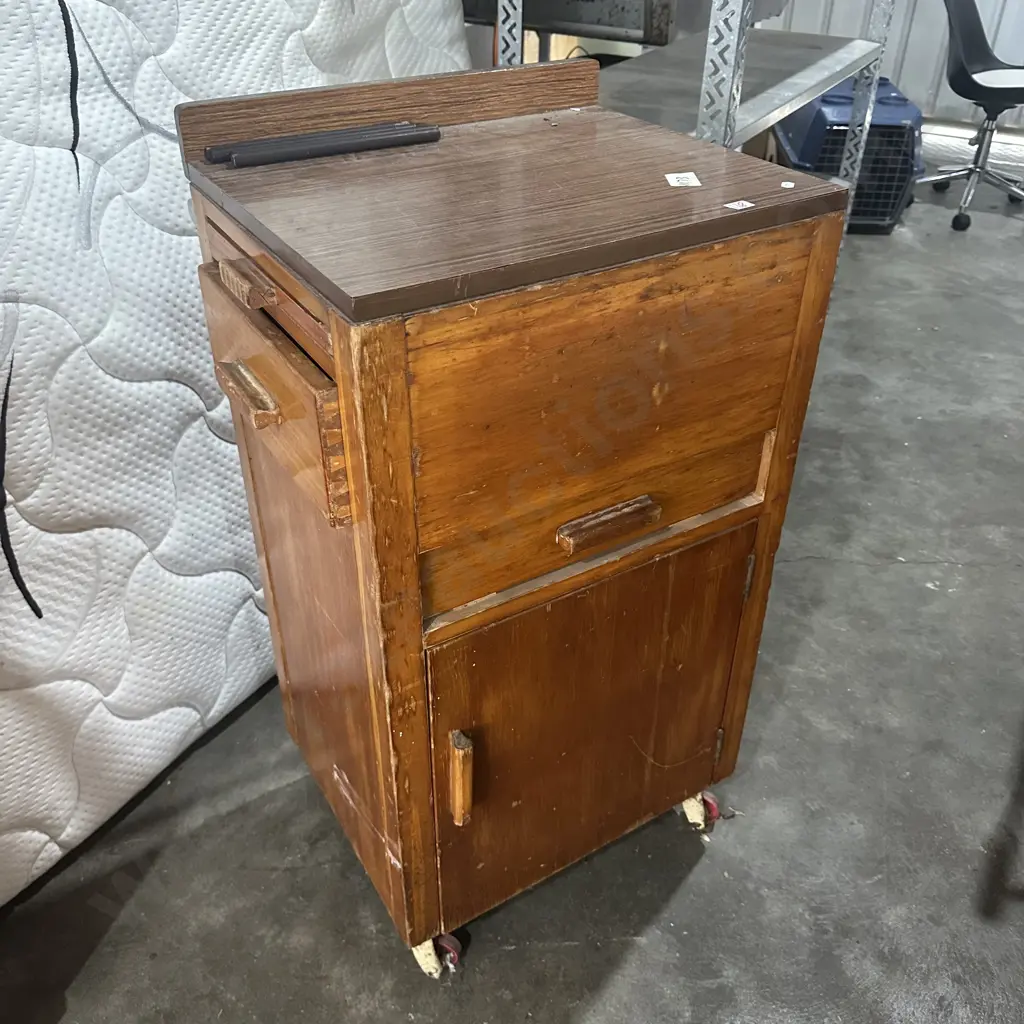 Rolling cabinet Image 1++