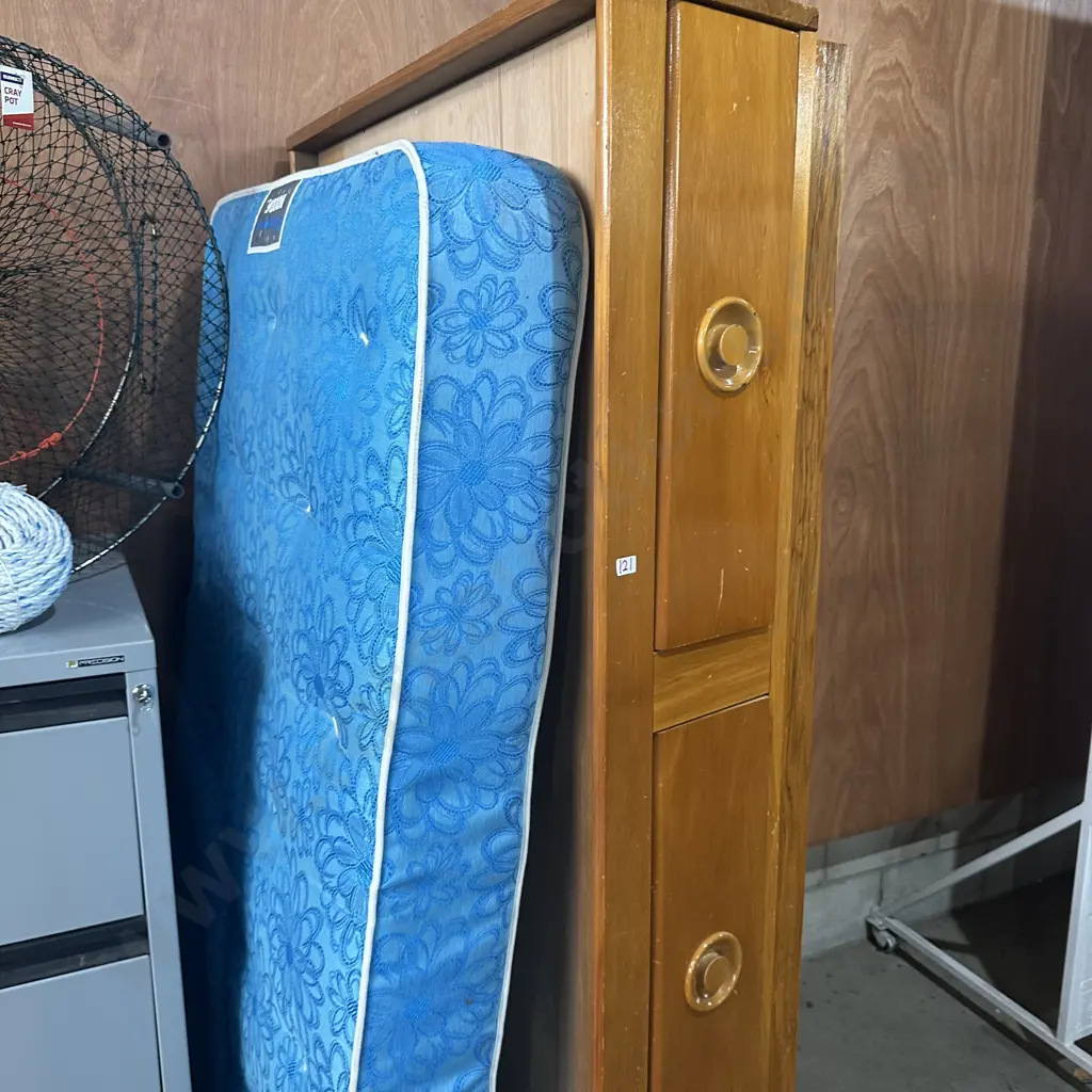 Rimu divan base and single mattress Image 1++