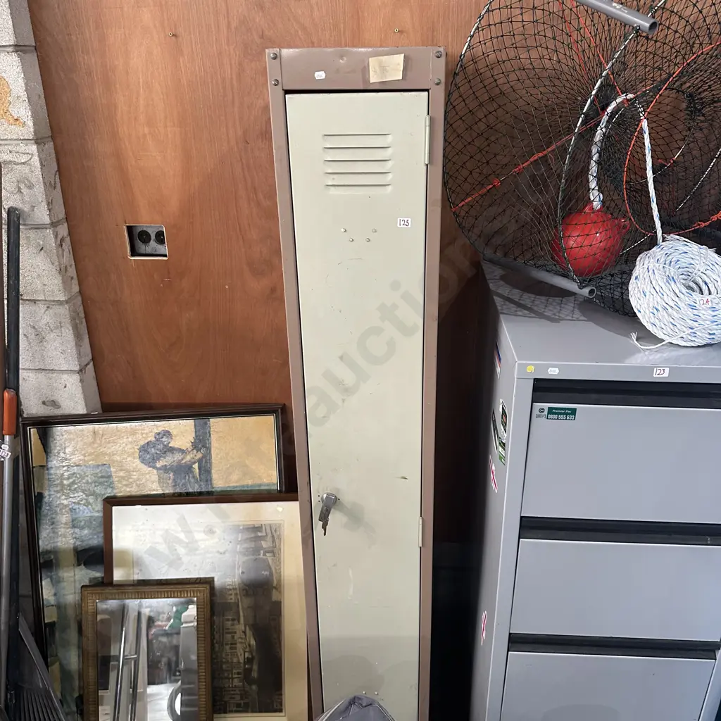 Locker Image 1++