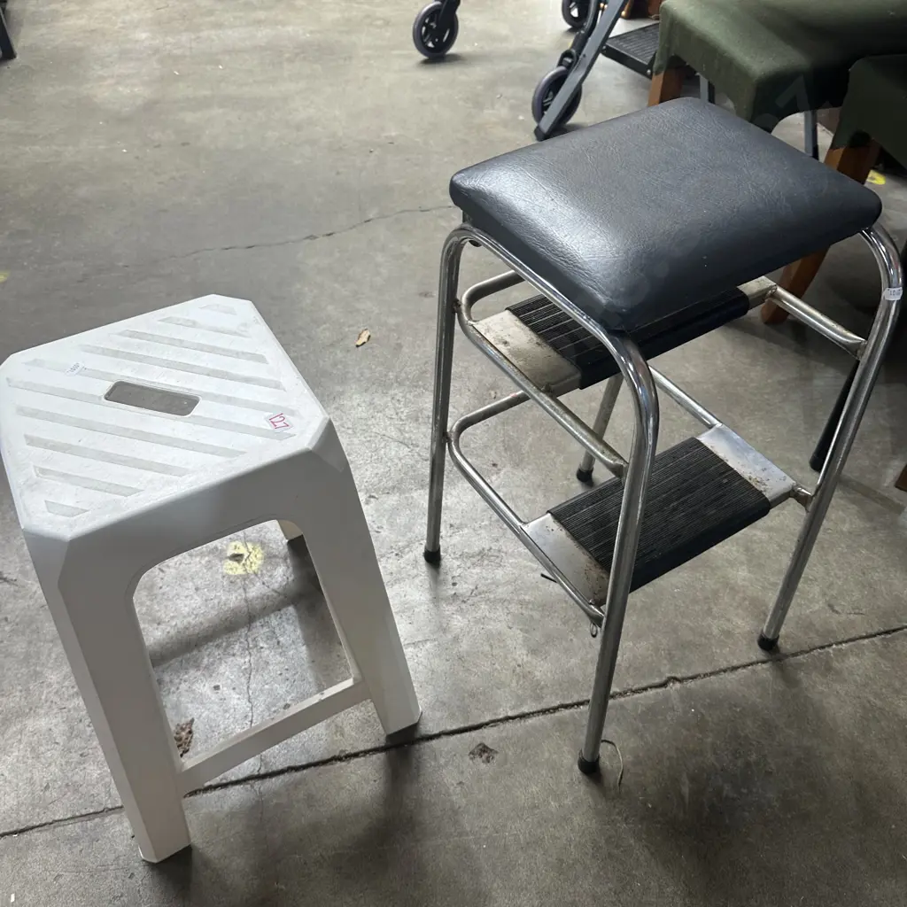Vintage kitchen step plus stool Image 1++