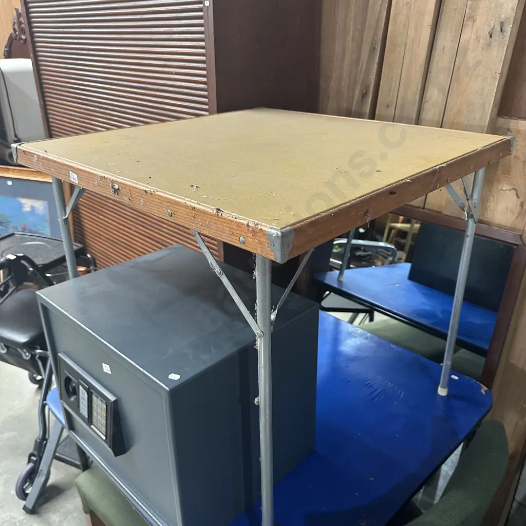 Card table, chair and rest Image 1++